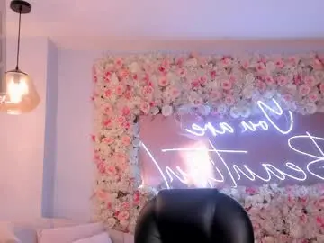 Valeriavelvet  live sex cam