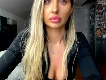 Amyroberta92  live sex cam