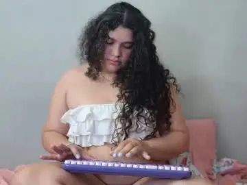 Chubbykinkyygirl  live sex cam