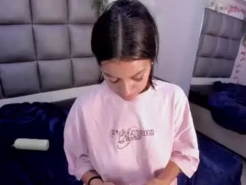 Emmily_evans_  live sex cam