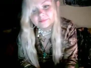 Kipsy420  live sex cam