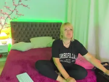 Curlydreams  live sex cam
