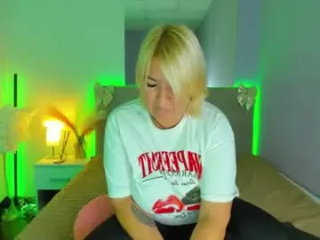 Curlydreams  live sex cam