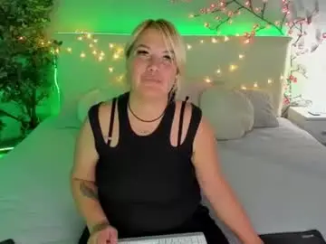 Curlydreams  live sex cam