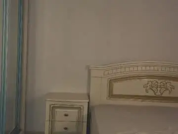 Heyitsnaomi  live sex cam