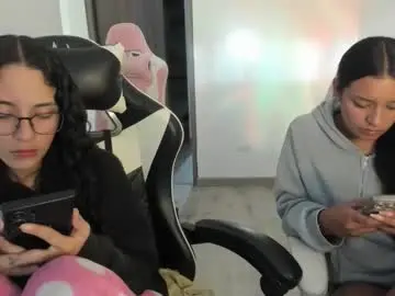 Kaylie_xxx  live sex cam