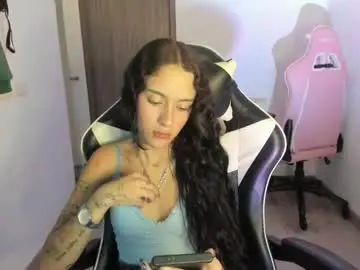 Kaylie_xxx  live sex cam