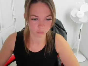 Midnightmira  live sex cam