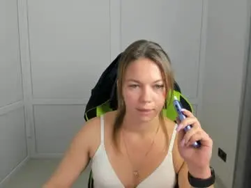 Midnightmira  live sex cam
