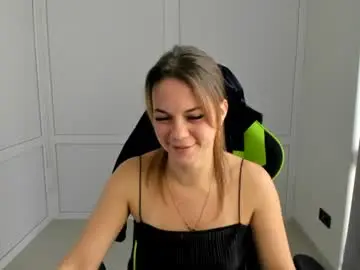 Midnightmira  live sex cam
