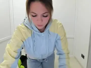 Midnightmira  live sex cam