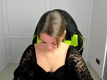 Midnightmira  live sex cam
