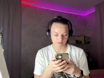 Tonitalandham  live sex cam