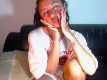 Bellaluxxs  live sex cam