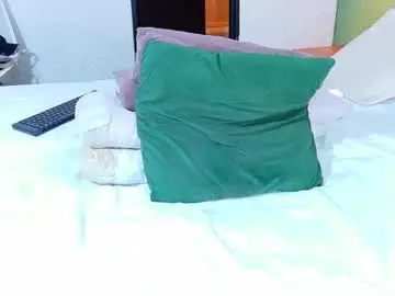 Curvyebonyy_  live sex cam