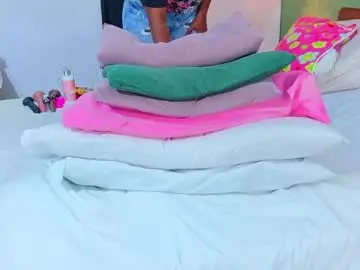 Curvyebonyy_  live sex cam