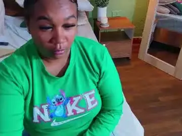 Curvyebonyy_  live sex cam
