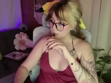 Hazelbrownn23  live sex cam