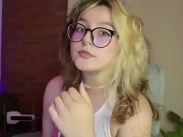 Hazelbrownn23  live sex cam