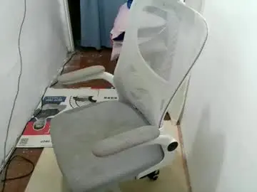 Sexybitchzeby  live sex cam