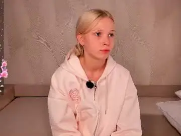 Mikaelataron  live sex cam