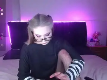 Shysweetrish  live sex cam