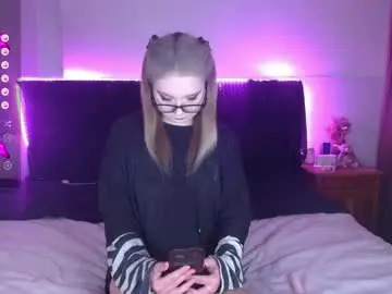 Shysweetrish  live sex cam