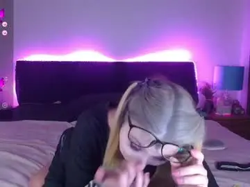 Shysweetrish  live sex cam