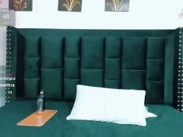 Petitelittleebony  live sex cam