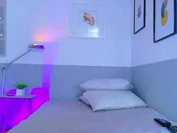 Petitelittleebony  live sex cam