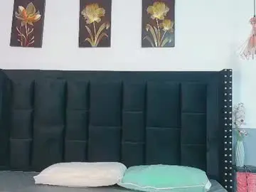 Petitelittleebony  live sex cam