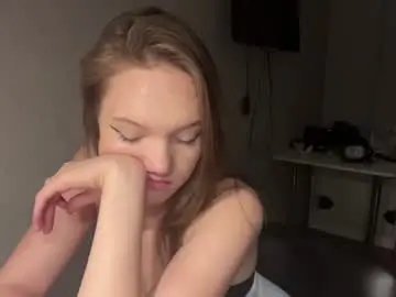 Adelinescherzer  live sex cam