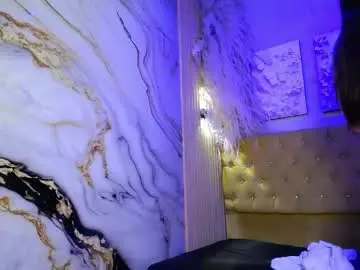 Carolyne0  live sex cam