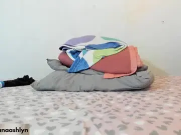 Melanie1717  live sex cam