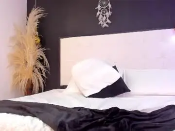 Miacrystal15  live sex cam