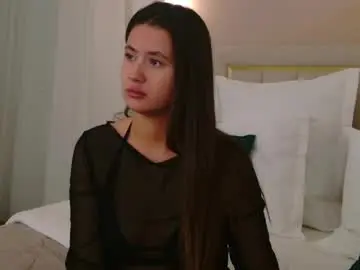 Milaleoneli  live sex cam