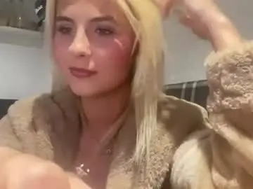 Sluttylittleblondiee  live sex cam