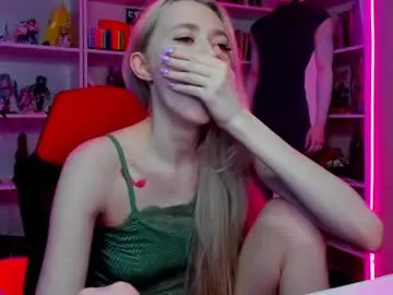 Holy_rumi  live sex cam