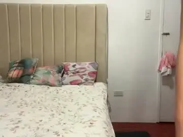 Petite_kai  live sex cam