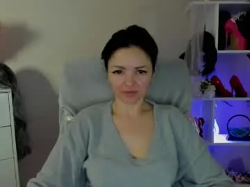 Mollymoon40  live sex cam