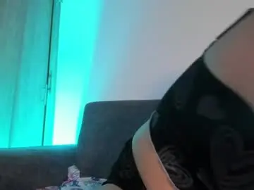 Isa_kis_1  live sex cam