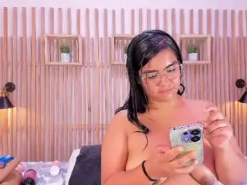 Levy_whitee  live sex cam