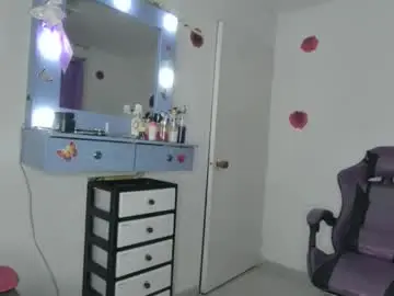 Roxy_lu_07  live sex cam