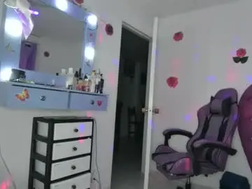 Roxy_lu_07  live sex cam