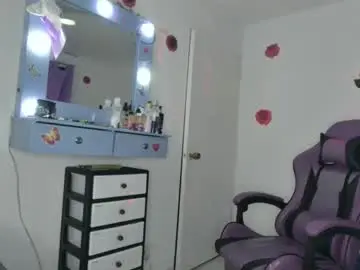 Roxy_lu_07  live sex cam