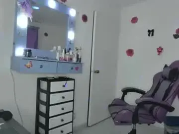 Roxy_lu_07  live sex cam