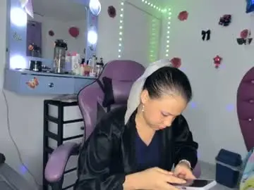 Roxy_lu_07  live sex cam