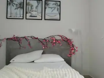 Krispyshot  live sex cam