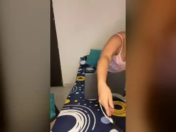 Maia_goldenn  live sex cam