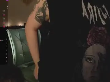 Bitchofsun  live sex cam